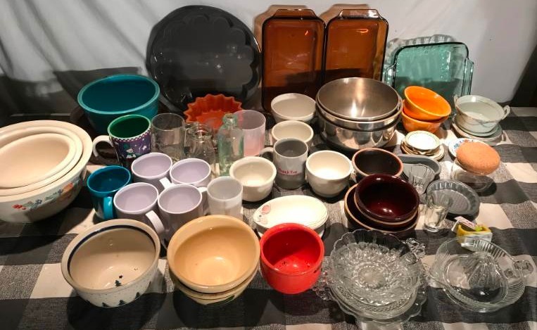 lot 219 image: Assorted Glassware