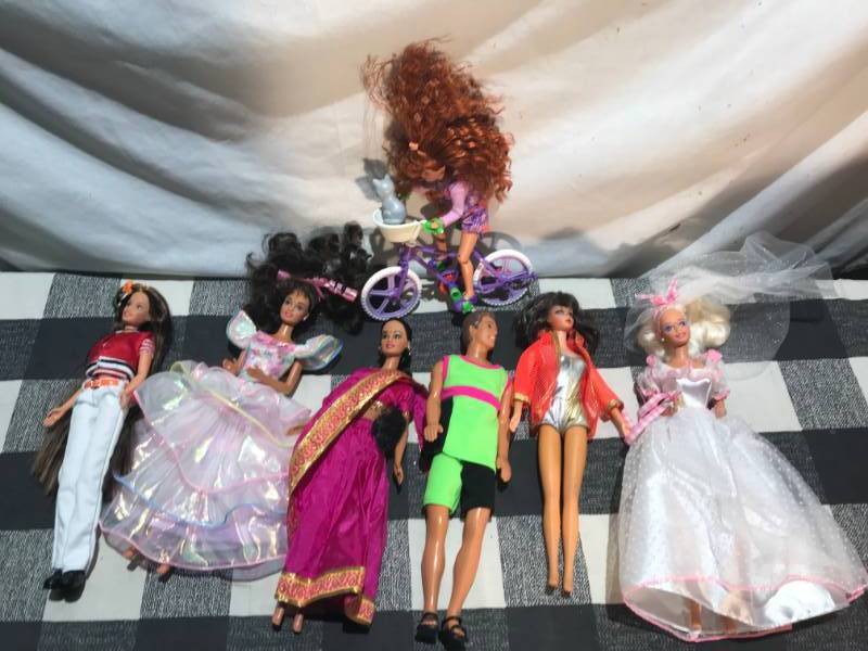 lot 254 image: Barbie Dolls