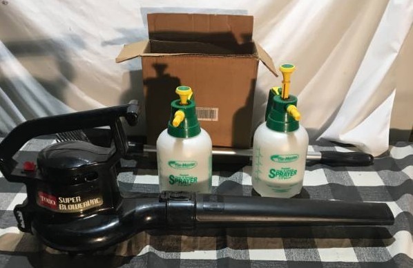 lot 280 image: Leaf Blower and Sprayers