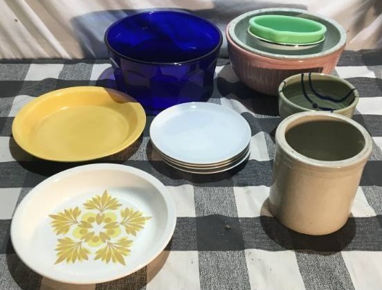 lot 285 image: Assorted Dishware
