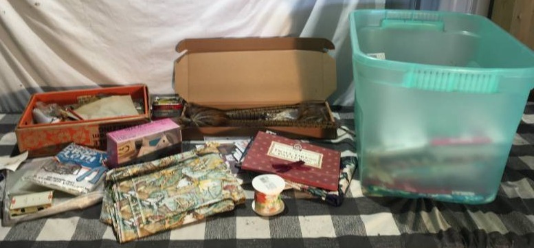 lot 290 image: Assorted Crafting Supplies