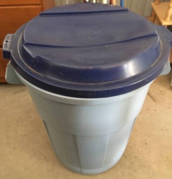 lot 300 image: Garbage Can with Lid