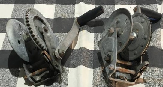 lot 331 image: Manual Winches