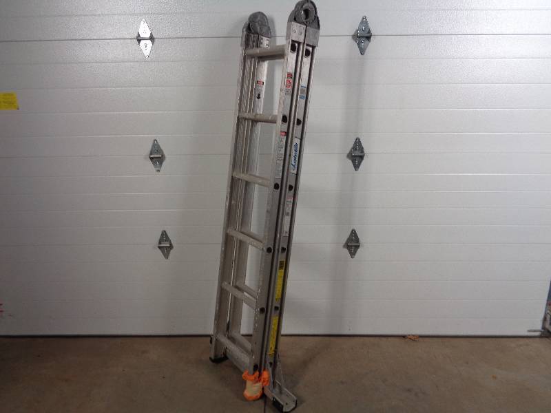 lot 13 image: Aluminum Multi-Ladder