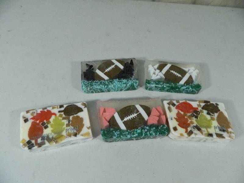 lot 32 image: 5 New Primal Elements Handmade Soaps