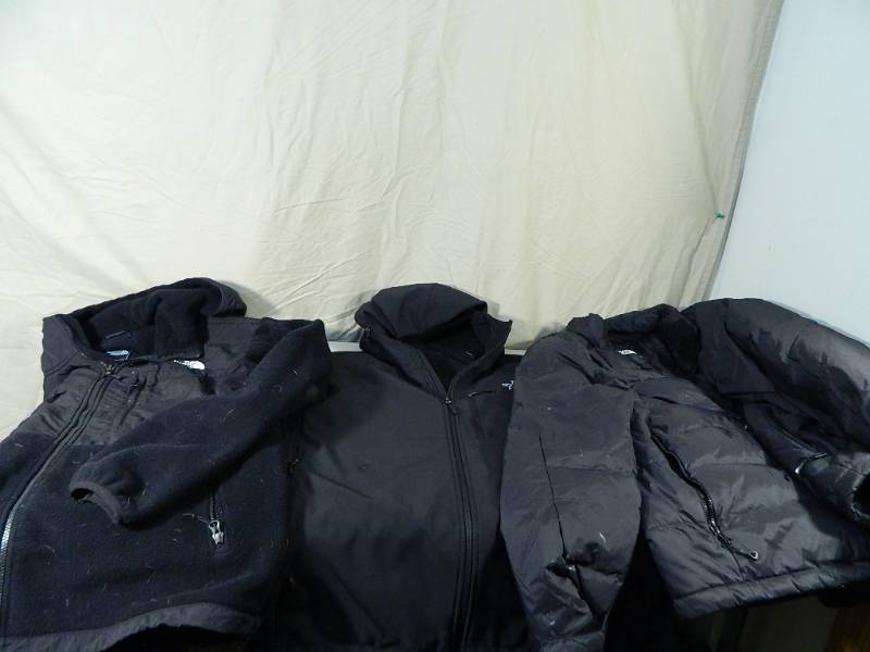 lot 70 image: 3 Mens The Northface Jackets