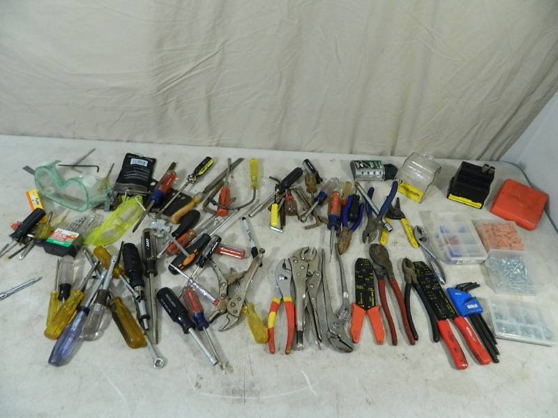 lot 94 image: Lots of Hand Tools