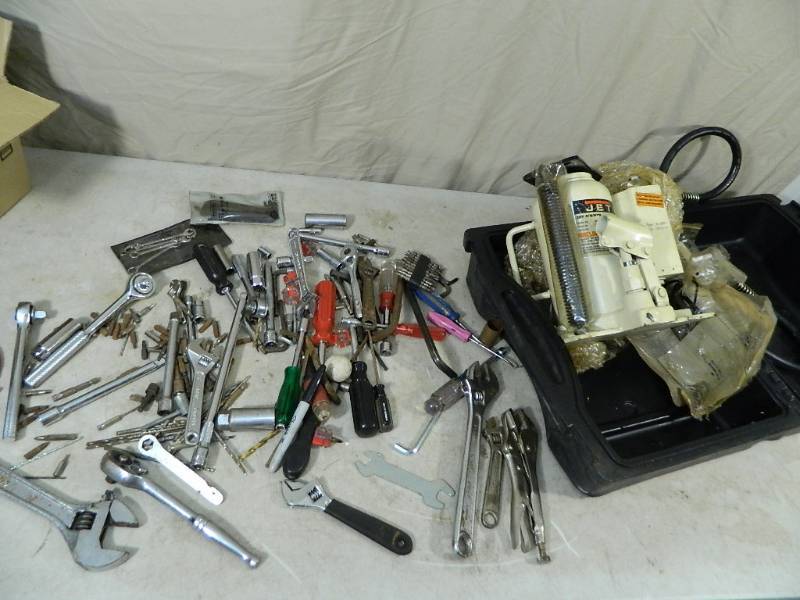 lot 115 image: Jet Air  Hydraulic 20 Ton Jack and Hand Tools