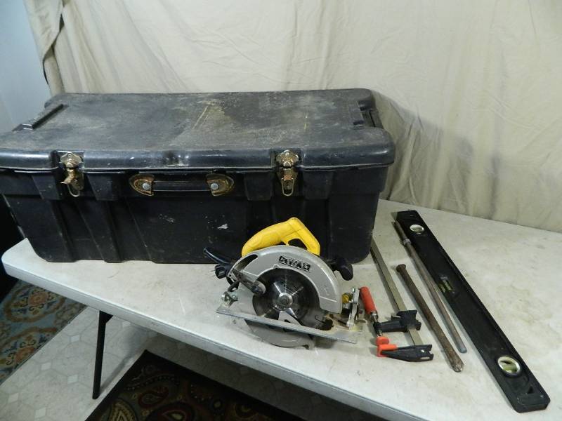 lot 117 image: Dewalt Saw, Tools, Tote