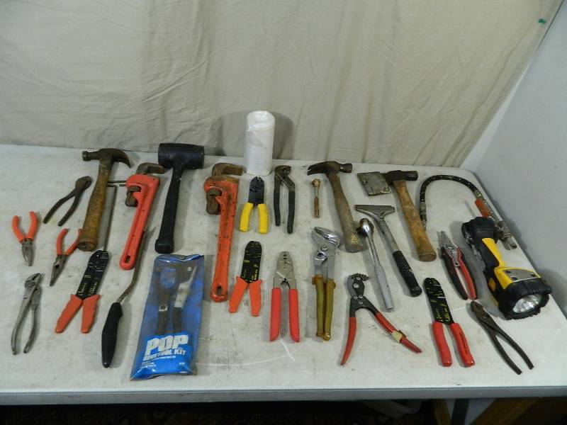 lot 118 image: Assorted Hand Tools