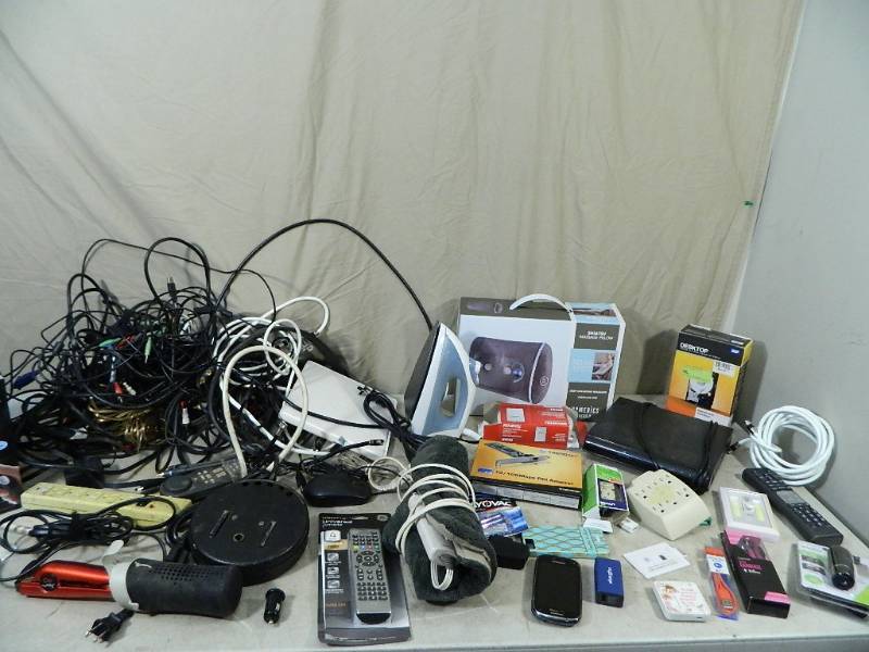 lot 130 image: Assorted Electronics