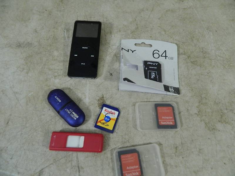 lot 134 image: Apple IPod and More