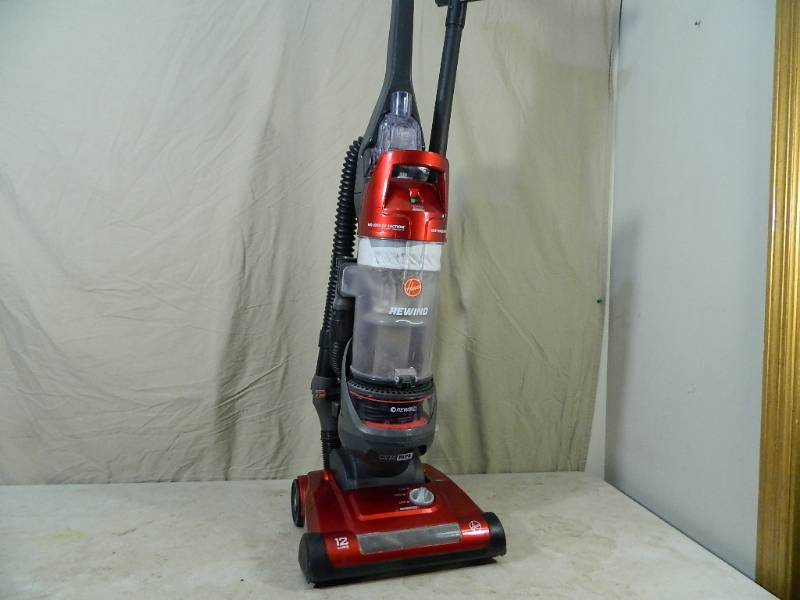 lot 136 image: Hoover Rewind Bagless Vacuum