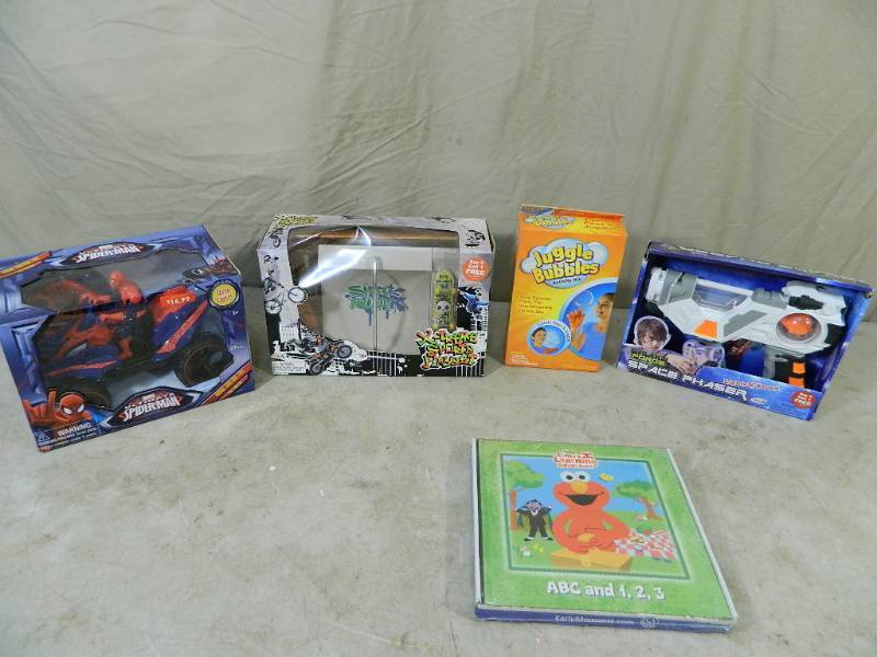 lot 170 image: New Toys