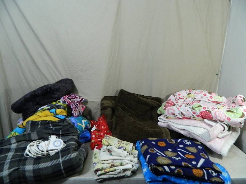 lot 175 image: Blankets and More