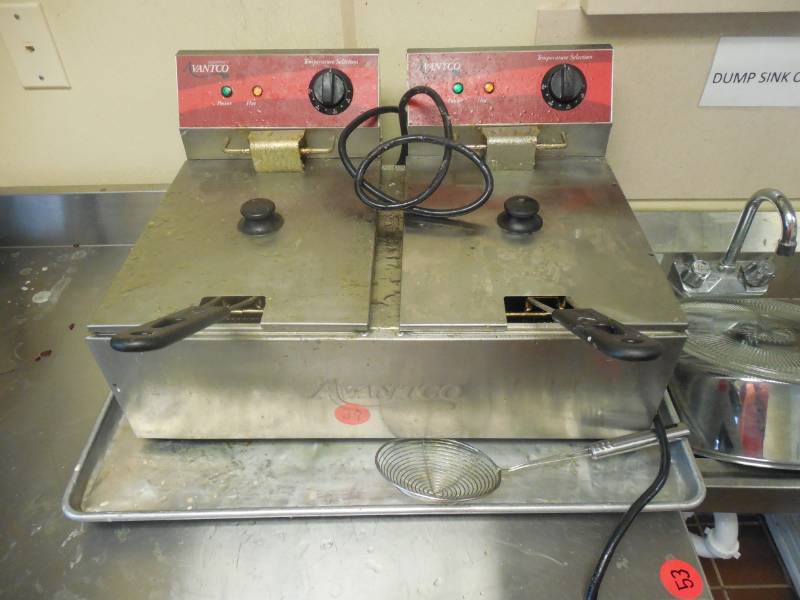 AVANTCO EQUIPMENT DUAL DEEP FRYER