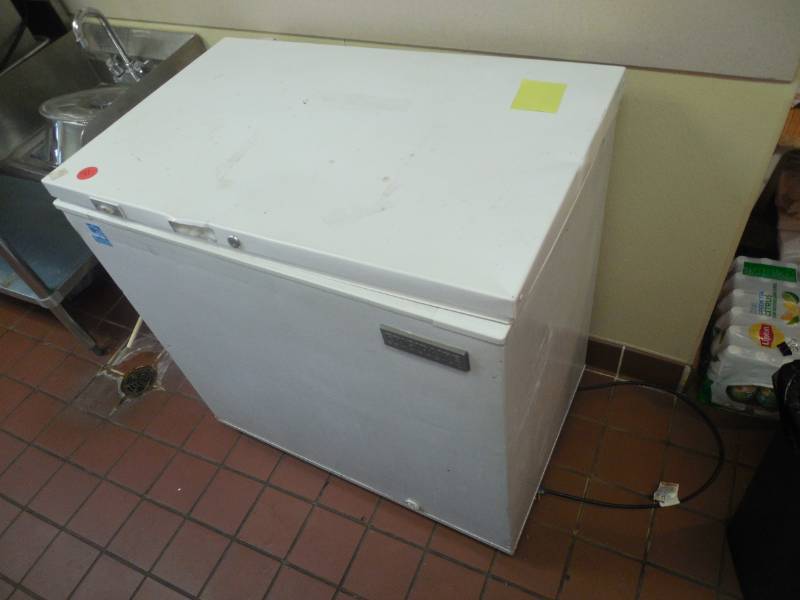 FRIDGIDAIRE COMMERCIAL GRADE CHEST FREEZER