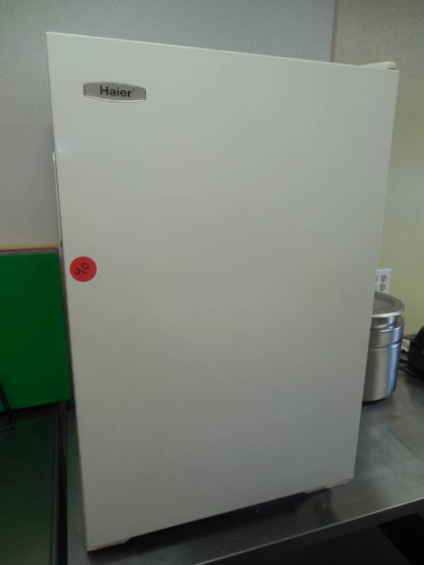HAIIER UPRIGHT FREEZER