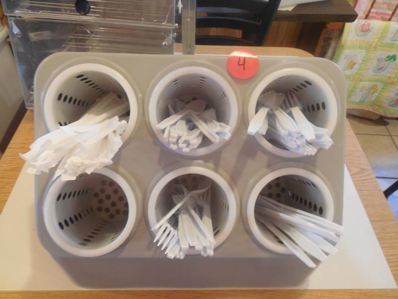 SILVERWARE HOLDER
