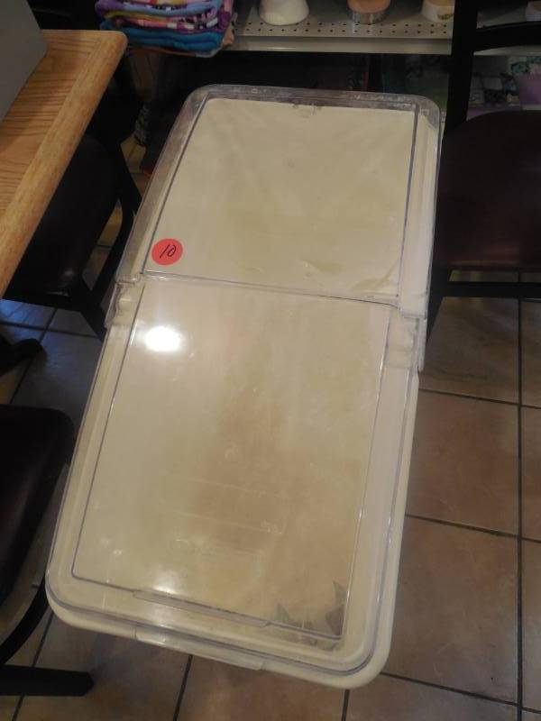 LARGE DRY STORAGE BIN W SCOOP
