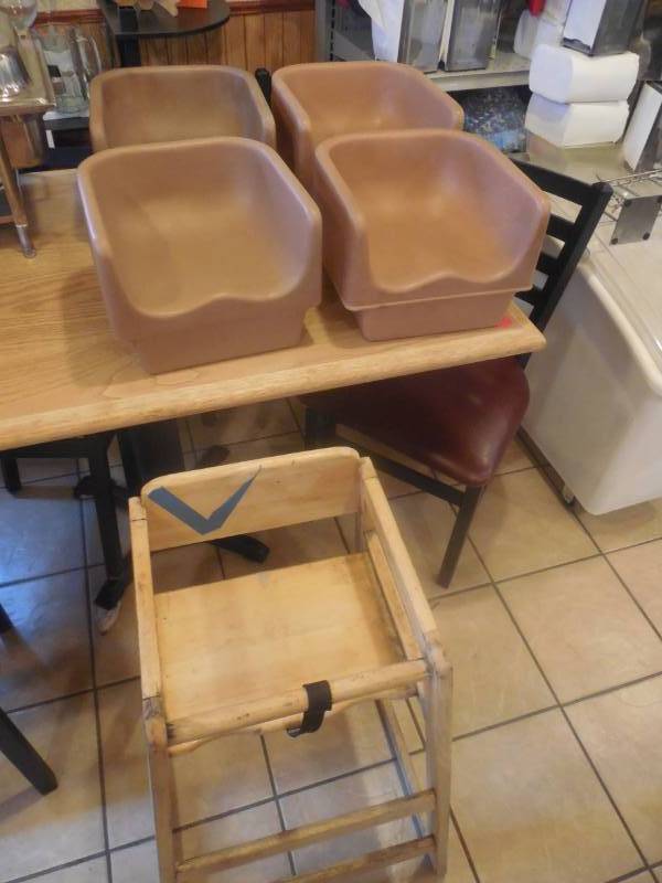 (4) BOOSTER SEATS  KIDS HEIGHT CHAIR