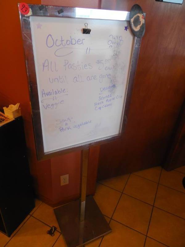 STAND UP WHITE BOARD W STAND