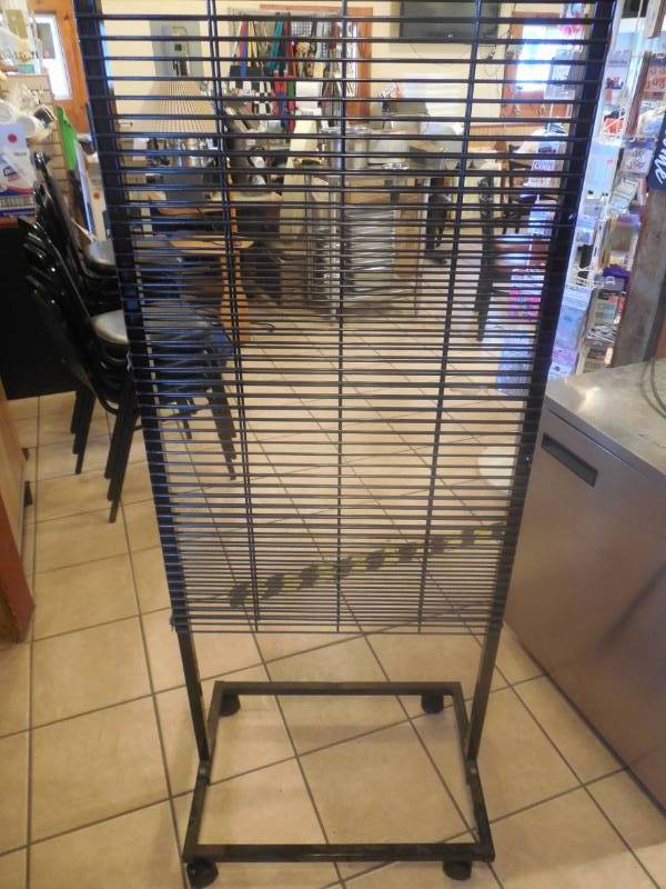 6 GRID-WALL DISPLAY RACK ON WHEELS