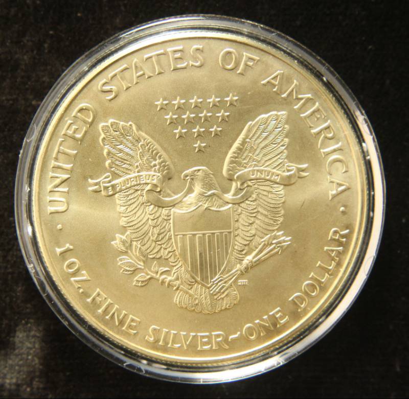 2001 SILVER EAGLE 1 TROY OZ. .999 FINE SILVER COLIZED IN AIRTITE