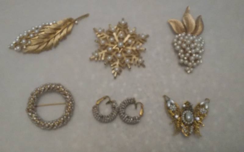 Vintage Pearl Brooches, Butterfly BroochPendant, Pearl Clip Earrings
