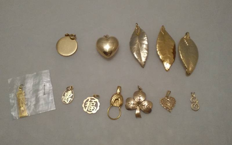 Assorted Gold Tone Charms (1-14K J)