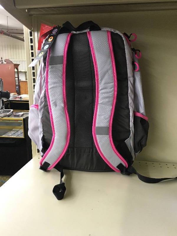 lot 514 image: Embark Girls Backpack