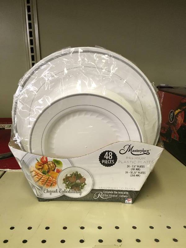 lot 542 image: Masterpiece 48 Pc. Plastic Plate Set