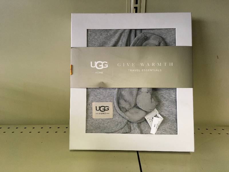 lot 544 image: UGG Blanket & Fleece Eye Mask