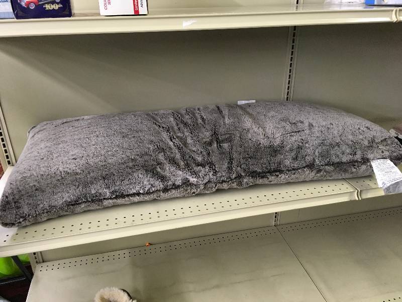 lot 558 image: Body Pillow