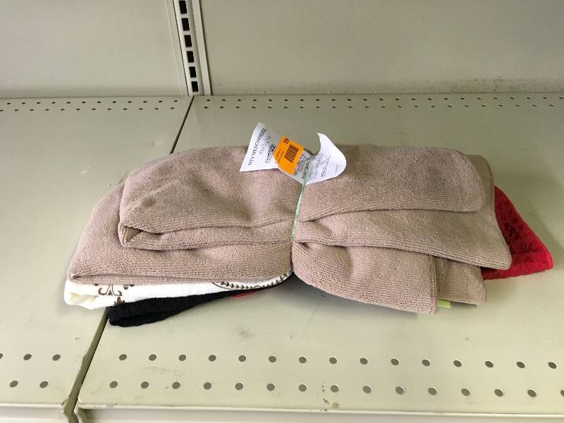 lot 559 image: Town & Country Duo Purpose 8PK Kitchen Towels, Retail $12.99
