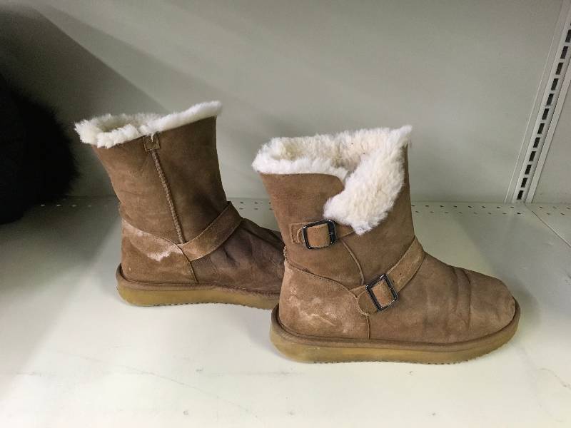 lot 571 image: Womens Boots