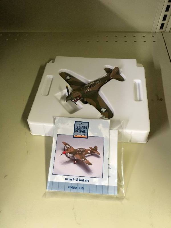 lot 574 image: Hallmark Legends In Flight Die Cast Airplane