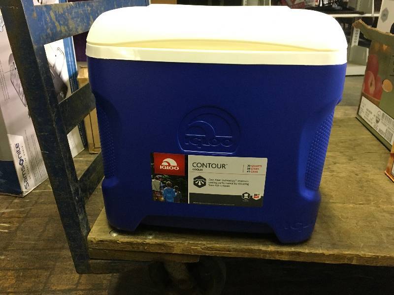 lot 587 image: Igloo Cooler