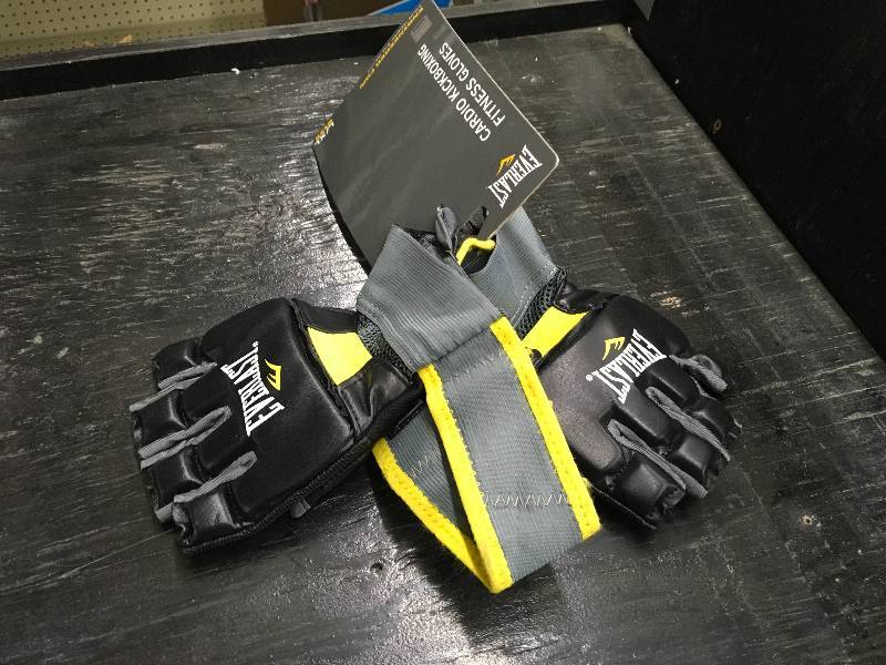lot 596 image: Everlast Training Gloves