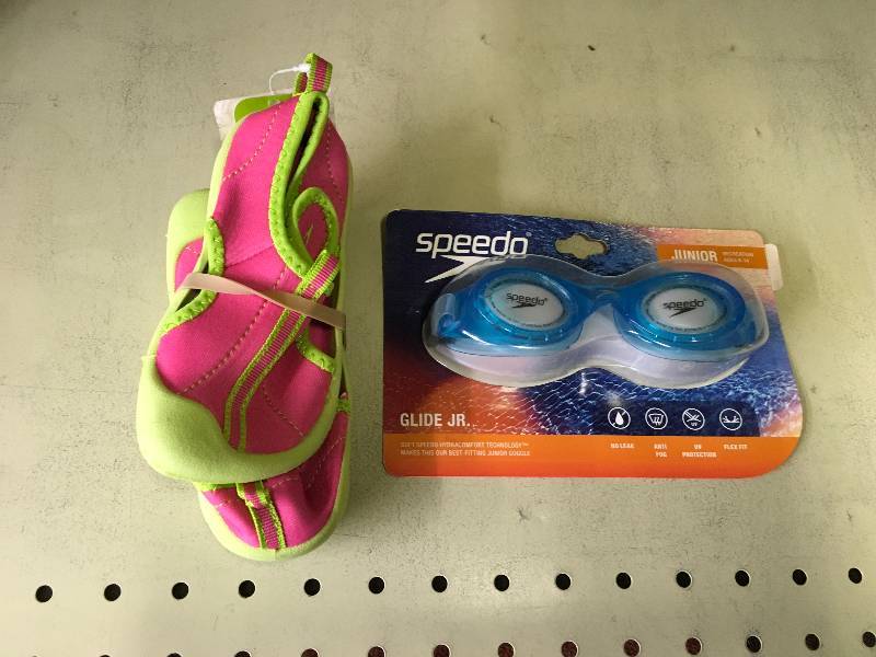 lot 598 image: Kids Speedo Junior Goggles and Water Shoes