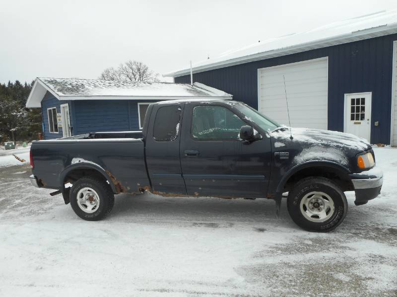 lot 2 image: 1999 Ford F150 4x4 Truck