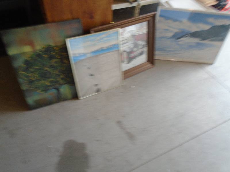 lot 21 image: Household Items