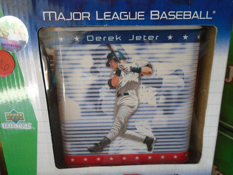 lot 76 image: Sports Collectibles