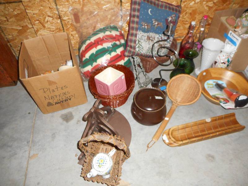 lot 6 image: Housewares