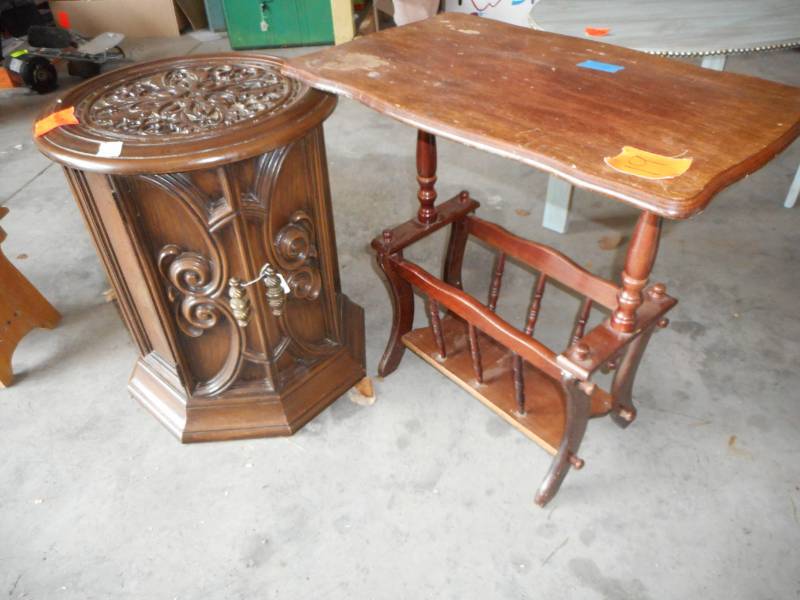 lot 19 image: End Tables