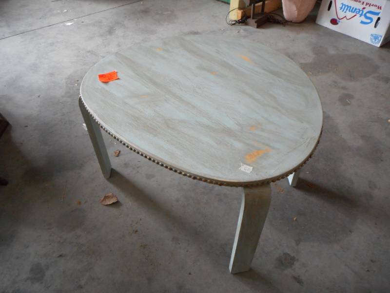 lot 24 image: End Table