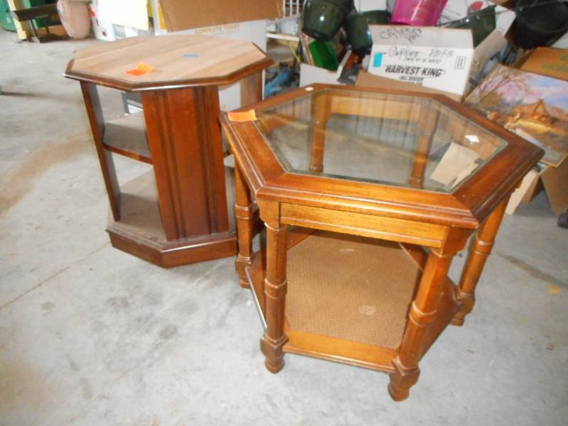 lot 20 image: End Tables