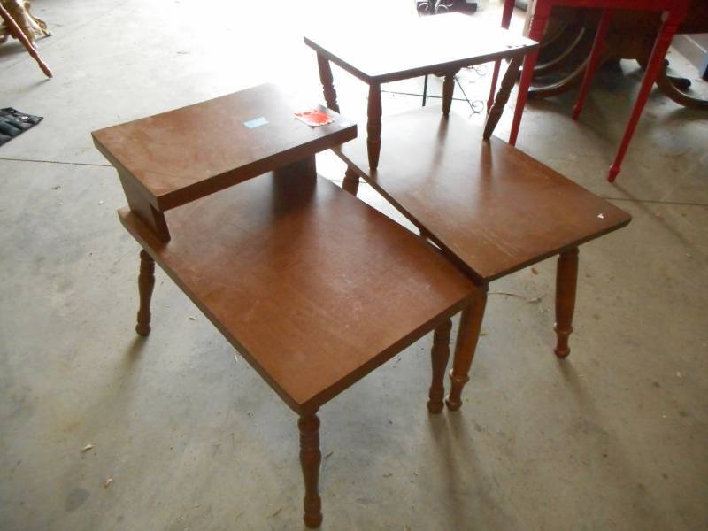 lot 21 image: End Tables
