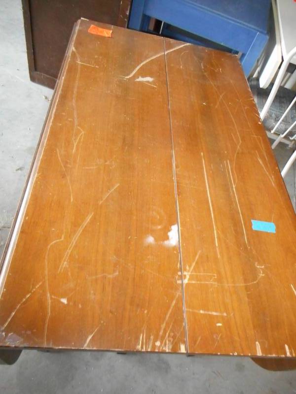 lot 26 image: Table