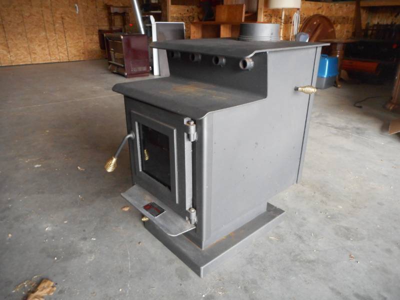 lot 4 image: Warnock Hersey Wood Stove